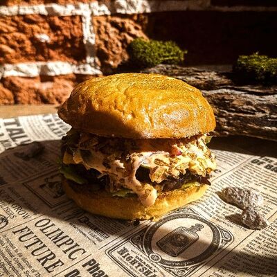 Острый бургер в Дровосек по цене 750 ₽