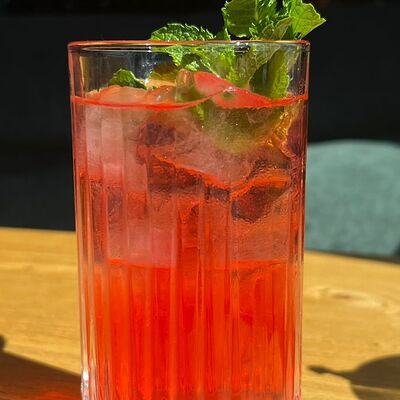 Клубничный лимонад в Smoky People по цене 490 ₽