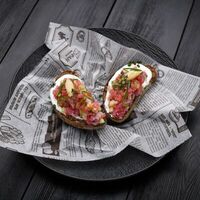 Брускетта с розовым тунцом в Британника