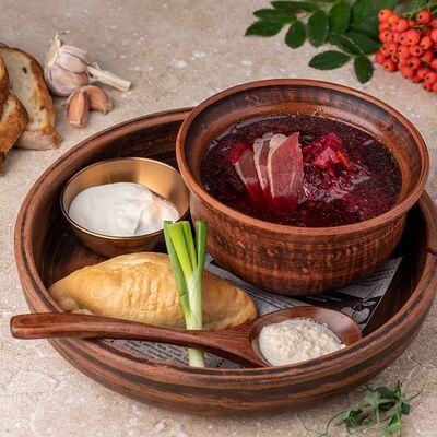 Борщ с утиной грудкой и пирожком с зеленым луком в Русская усадьба по цене 700 ₽