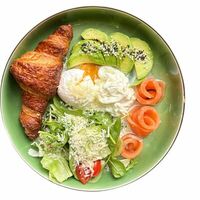 Круассан с лососем в Buno