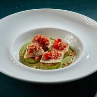 Морской окунь с цукини гриль и сливочным песто в Juno