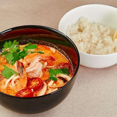 Том Ям с креветками и курицей карри в Pho Bo и Том Ям по цене 489 ₽