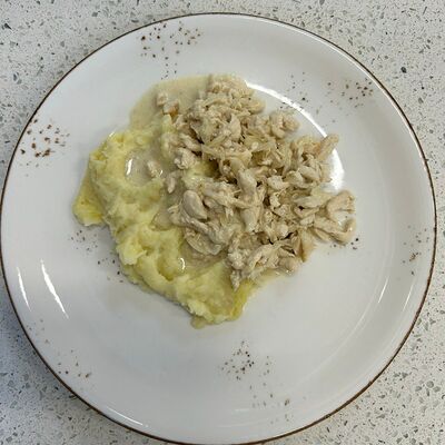 Филе куриное в сливочном соусе с картофельным пюре в Кофеин по цене 350