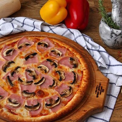 Ветчина и грибы в Андеграунд Pizza & Sushi по цене 529 ₽
