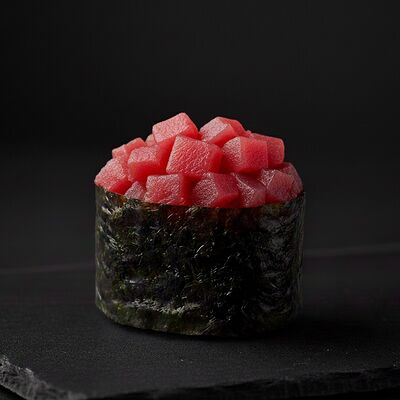 Гункан Тунец в ОЛИО пицца и суши по цене 200 ₽