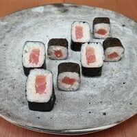 Ролл с тунцом в Мельница