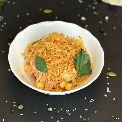 Салат с куриной грудкой, корейской морковью и хрустящим картофелем в Га-га-гастро по цене 120 ₽