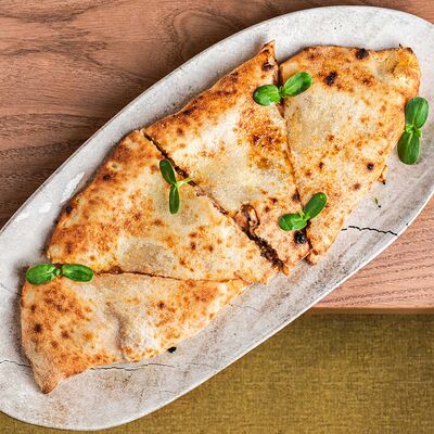 Кальцоне с мясом и грибами (28 см) 1+1 в ИВА по цене 1200 ₽