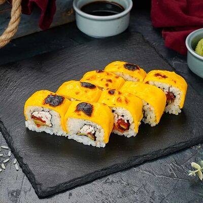 Ролл Пицца чеддер со снежным крабом в Fast Япония Premium Sushi по цене 360 ₽