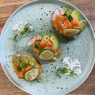 Брускетта с баклажаном и козьим сыром шевру в Jesstaurant по цене 610 ₽