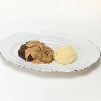 Котлета из говядины с шиитаке и картофельным пюре в Ёлки