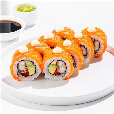 Дракон с лососем в SeabasSushi по цене 1695 ₽