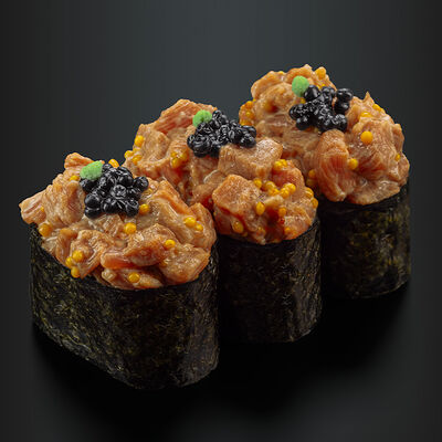 Гунканы с говядиной тар-тар и икрой палтуса в Ricers по цене 510 ₽