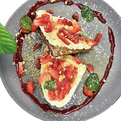 Маскарпоне с клубникой в BUENO cafe по цене 780 ₽