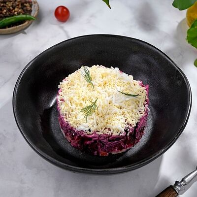 Салат сельдь под шубой в Петрушка по цене 288 ₽