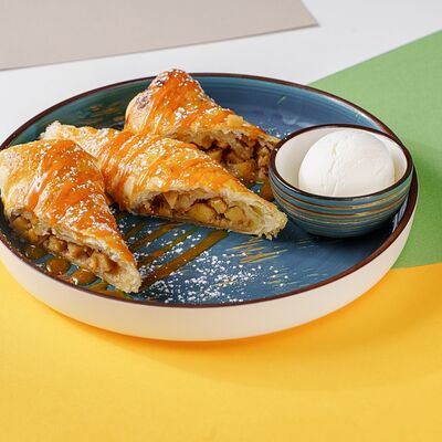 Штрудель с яблоком в Зоя в планке по цене 580 ₽