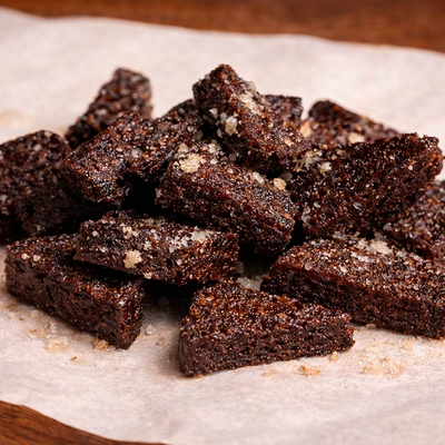 Гренки с чесночным соусом в Dym Dymych Lounge по цене 230 ₽