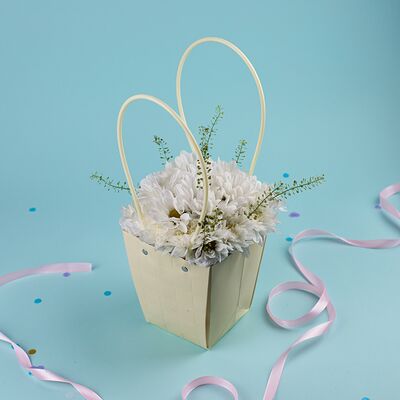 Букет цветов Хризантема в сумочке в Пышно Расцвели по цене 1900 ₽