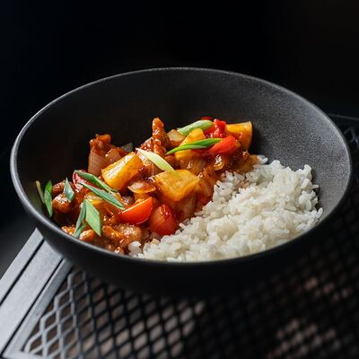 Свинина в кисло-сладком соусе в Густо & Пряно по цене 658 ₽