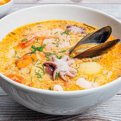 Чаудер сливочный суп с морепродуктами в Yunga Tim Fish & Grill по цене 790 ₽