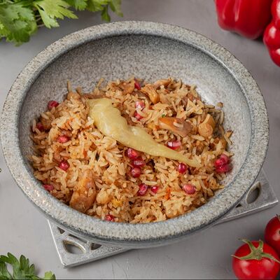 Плов с цыпленком и изюмом в Куркума по цене 590 ₽