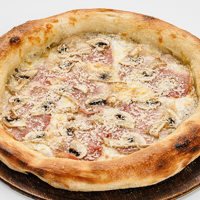 Пицца с тамбовским окороком и грибами в Причал по цене 800 ₽