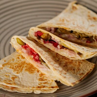 Кесадилья с ветчиной в Menthol по цене 410 ₽