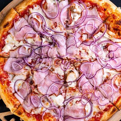 Пицца Панчетта чиполлов В теме вкуса по цене 780 ₽