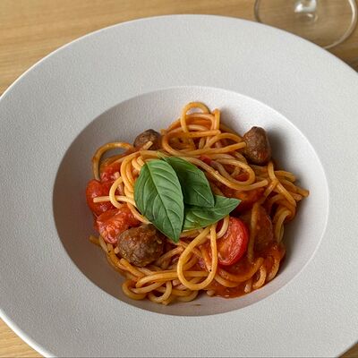 Спагетти с митболами в томатном соусе в Matilda по цене 750 ₽