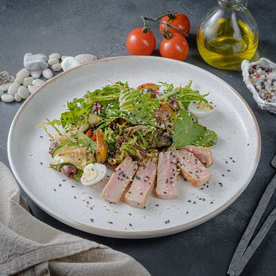 Теплый салат с тунцом в Encore Cafe по цене 1080 ₽