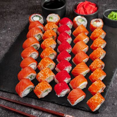 Вкусно сделано с лососем и точка в SENSATION SUSHI KINGDOM по цене 6200 ₽