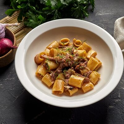 Ригатони с говядиной в соусе демиглас в Инжир по цене 580 ₽