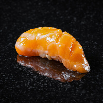 Суши-торо Лосось в Kappou Hiroki Arakawa по цене 410 ₽