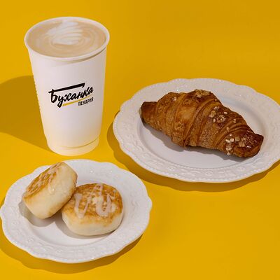 Капучино, сырники, круассан с абрикосом в Буханка по цене 479 ₽