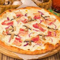 Пицца Карбонара в Луиджи & Тосё