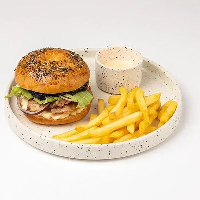 Бейгл с индейкой в Biggies по цене 890 ₽