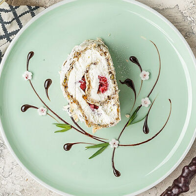 Фисташковый рулет в Двор Помидор по цене 470