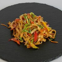 Wok удон с овощами в Sushi Kitchen