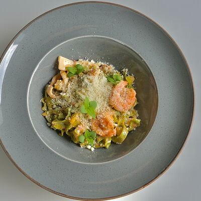 Шпинателле в сливочном соусе с креветками, кальмаром и протертыми томатами в Bucho по цене 550 ₽