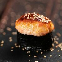 Гункан с лососем запечённый в Суши Гурмэ