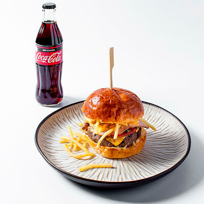 Бургер с пастрами + Кока кола Zero в VASILCHUKI Chaihona №1 по цене 890