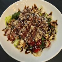 Салат с морепродуктами в Кафе Hayatt