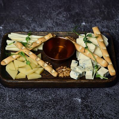 Сырное плато в The Square по цене 730 ₽