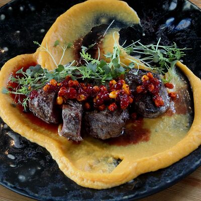 Стейк из оленины с копченым пюре из батата в Хюгге Сырный ресторан по цене 1200 ₽