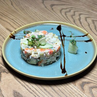 Салат Оливье с подкопченой уткой в Кубанские пивоварни по цене 390 ₽