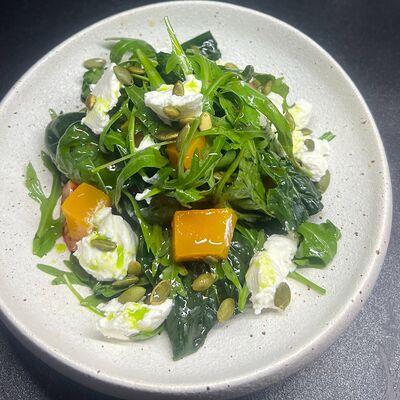 Салат с запечённой тыквой и рикотойв Лось Лосось по цене 580 ₽