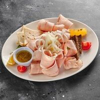 Строганина из пеламиды в Британника