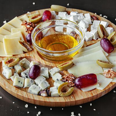 Сырная тарелка в Гвозди по цене 1190 ₽