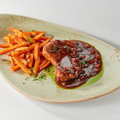 Стейк из индейки с бататом фри в Room-cafe по цене 840 ₽